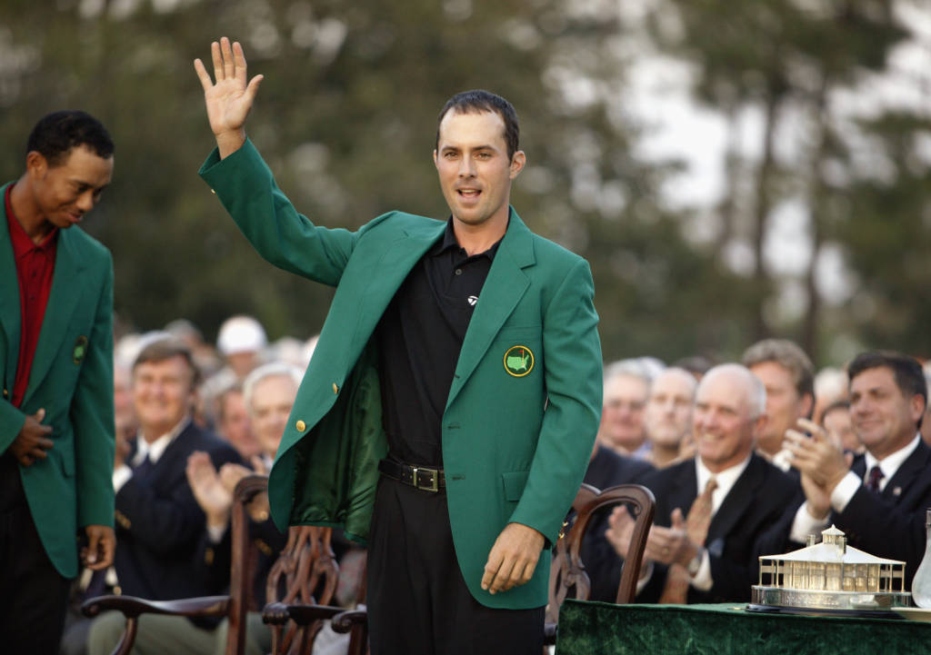 AUGUSTA, GA - APRIL 13:  Mike Weir waves to the crowd after winning the 2003 Masters Tournament on April 13, 2003 at the Augusta National Golf Club in Augusta, Georgia. (Photo by David Cannon/Getty Images)